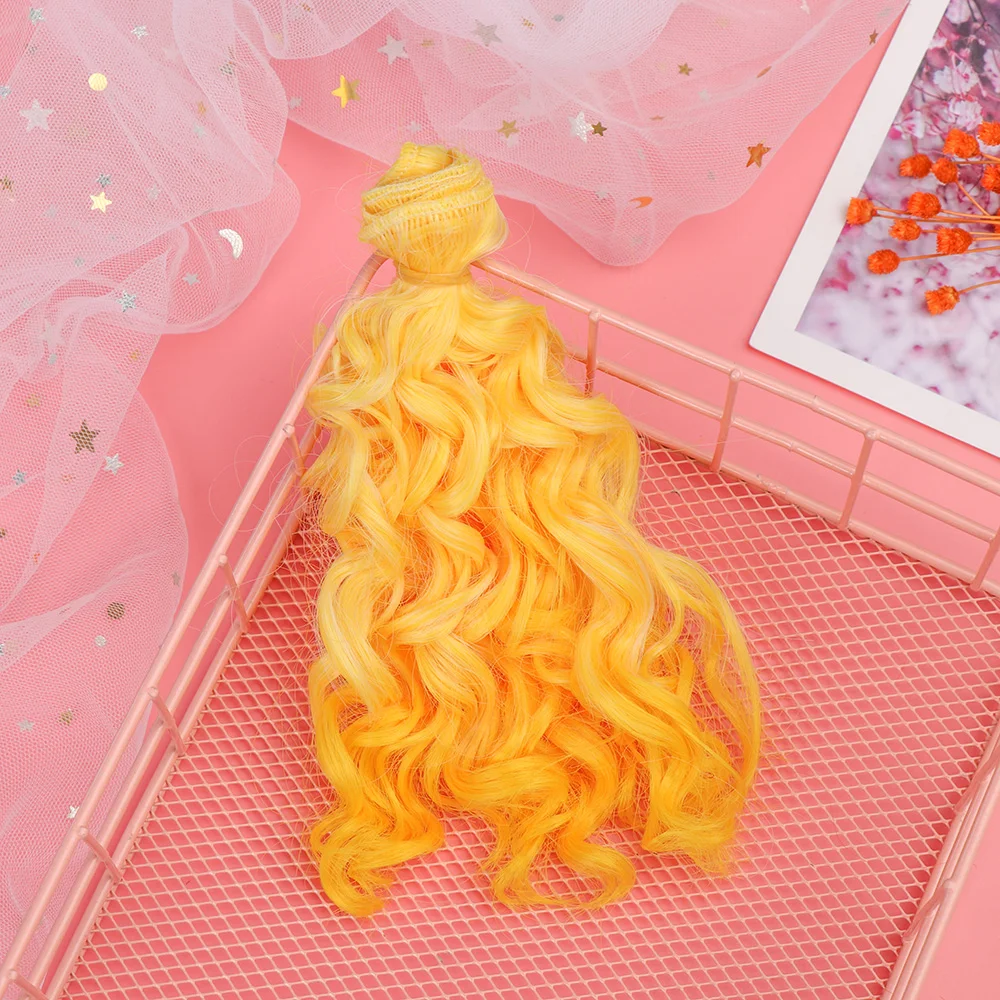 Peluca de pelo rizado para muñeca – DIY con mini trenzas - imagen 3