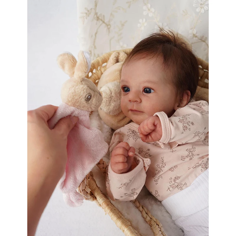 Muñeca reborn Felicia de pelo enraizado y vinilo suave - imagen 4