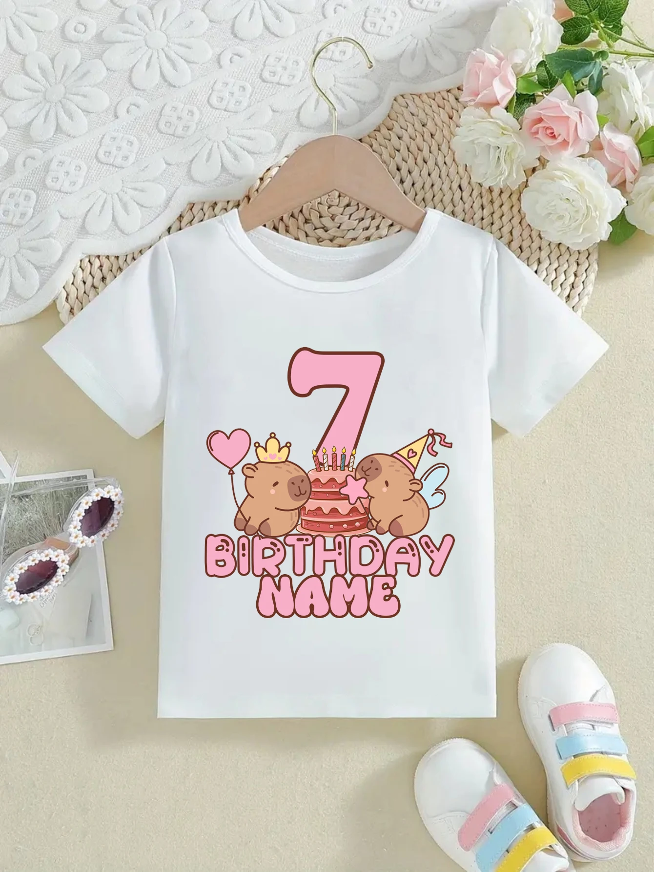 Camiseta blanca personalizada con nombre y princesa Magic Capybara