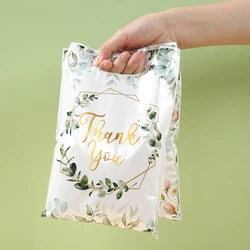 Bolsas de regalo pequeñas con hojas eucalipto para fiestas