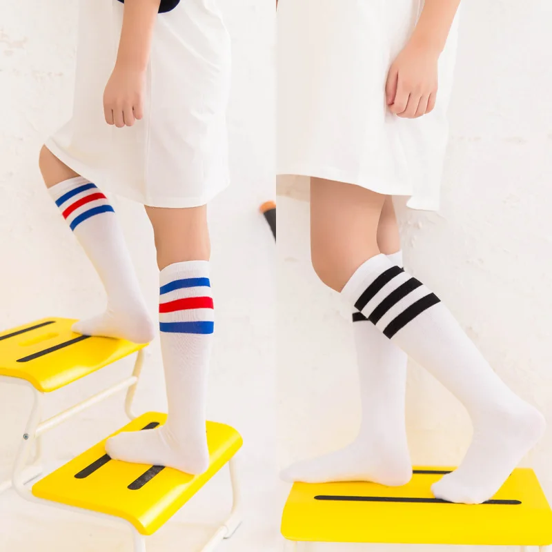 Calcetines altos de algodón peinado con rayas, estilo deportivo - imagen 3