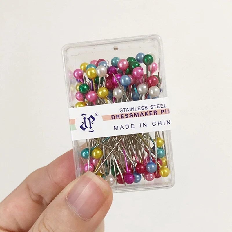 Juego de alfileres con perlas de colores