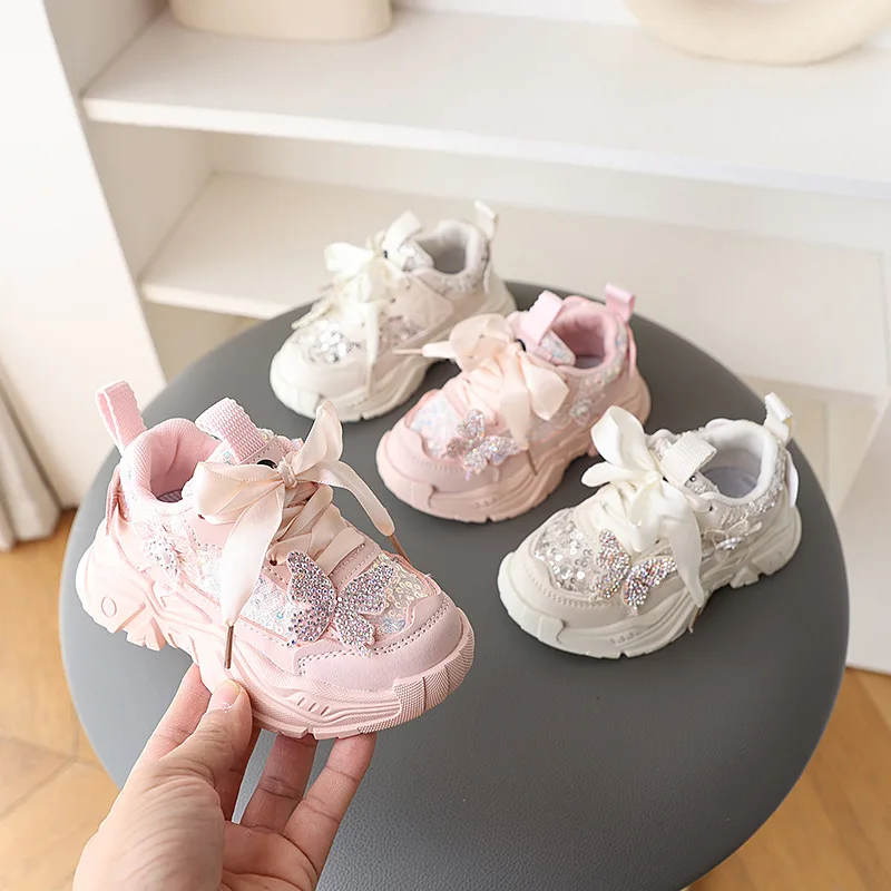 Tenis clásicos para niña con estilo escolar y diseño a la moda