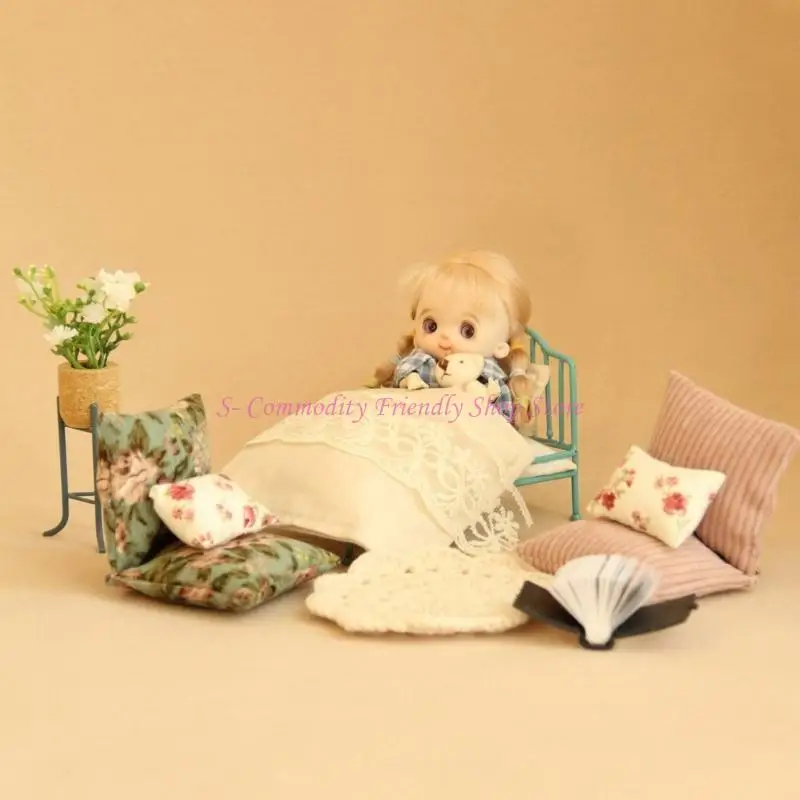 Cama para casa de muñecas 1/12 con edredón y almohada - imagen 5