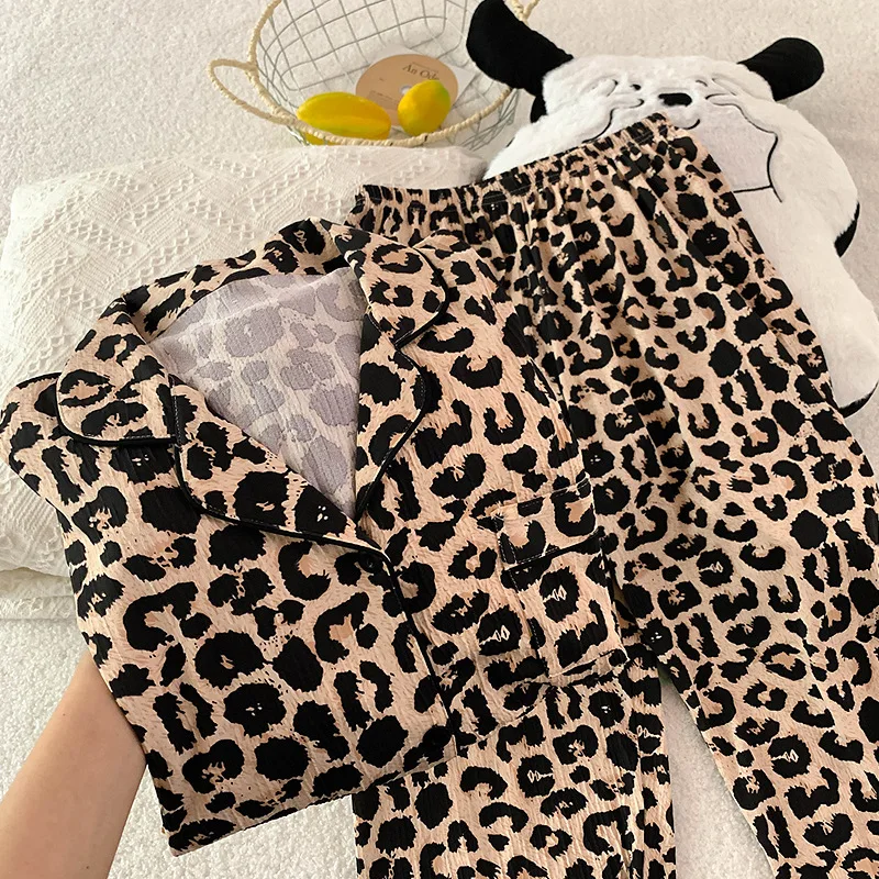 Conjunto de pijama infantil leopardo suave para entretiempo