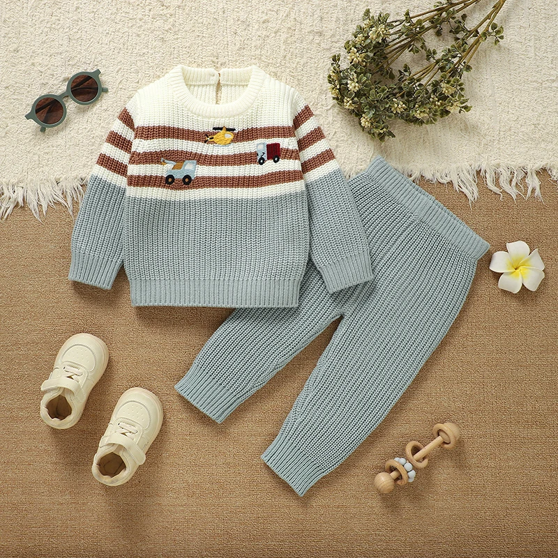 Conjunto de bebé de otoño con sudadera y pantalón