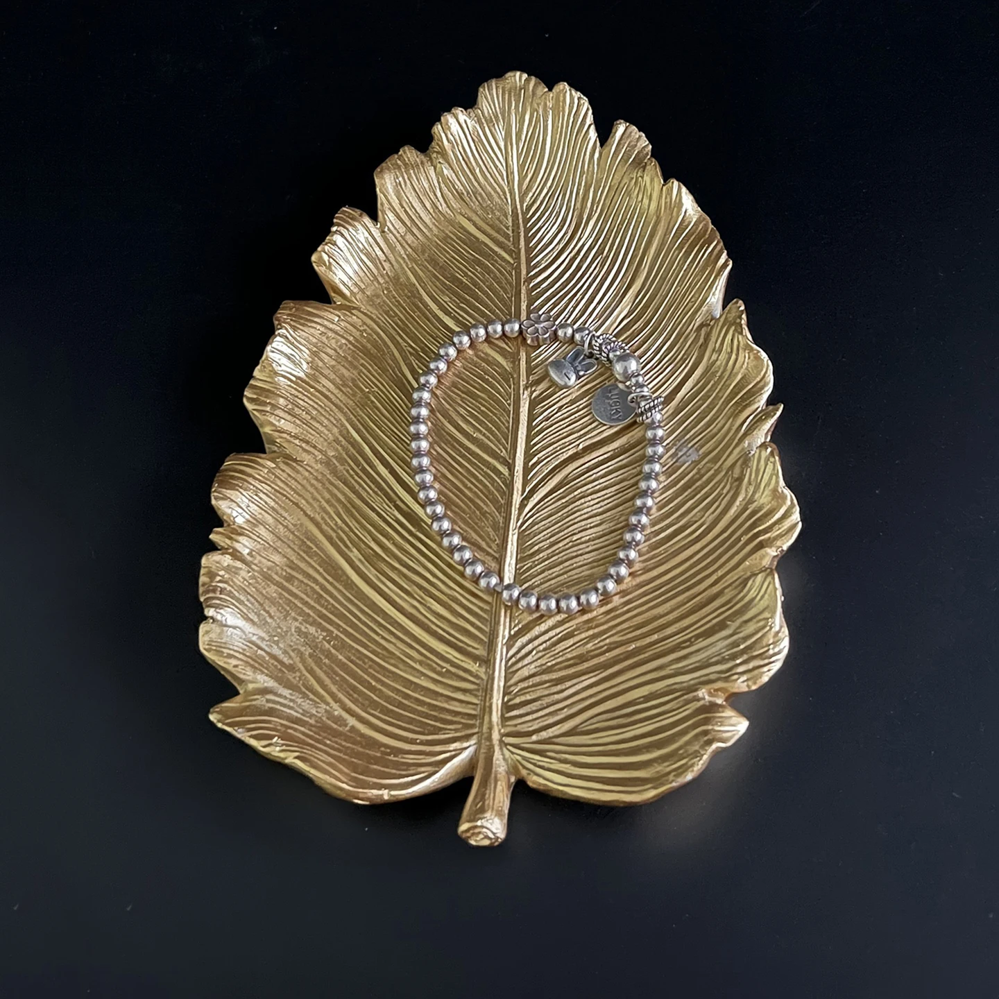 Bandeja organizadora con forma de hoja para anillos y llaves - imagen 3