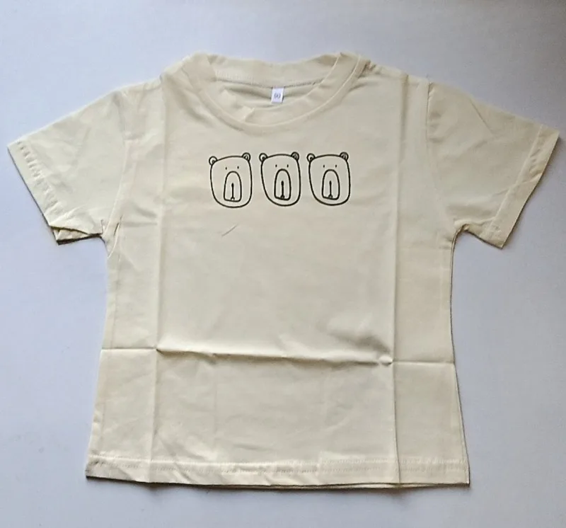Detalle del estampado y caída de la prenda