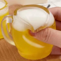 Juguete antiestrés blando con forma de vaso de cerveza