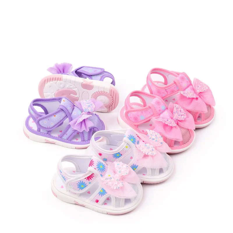 Sandalias de lona rosa con lazo para bebé