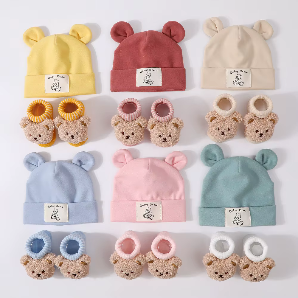 Conjunto gorro de oso y calcetines cálidos para recién nacido - imagen 2
