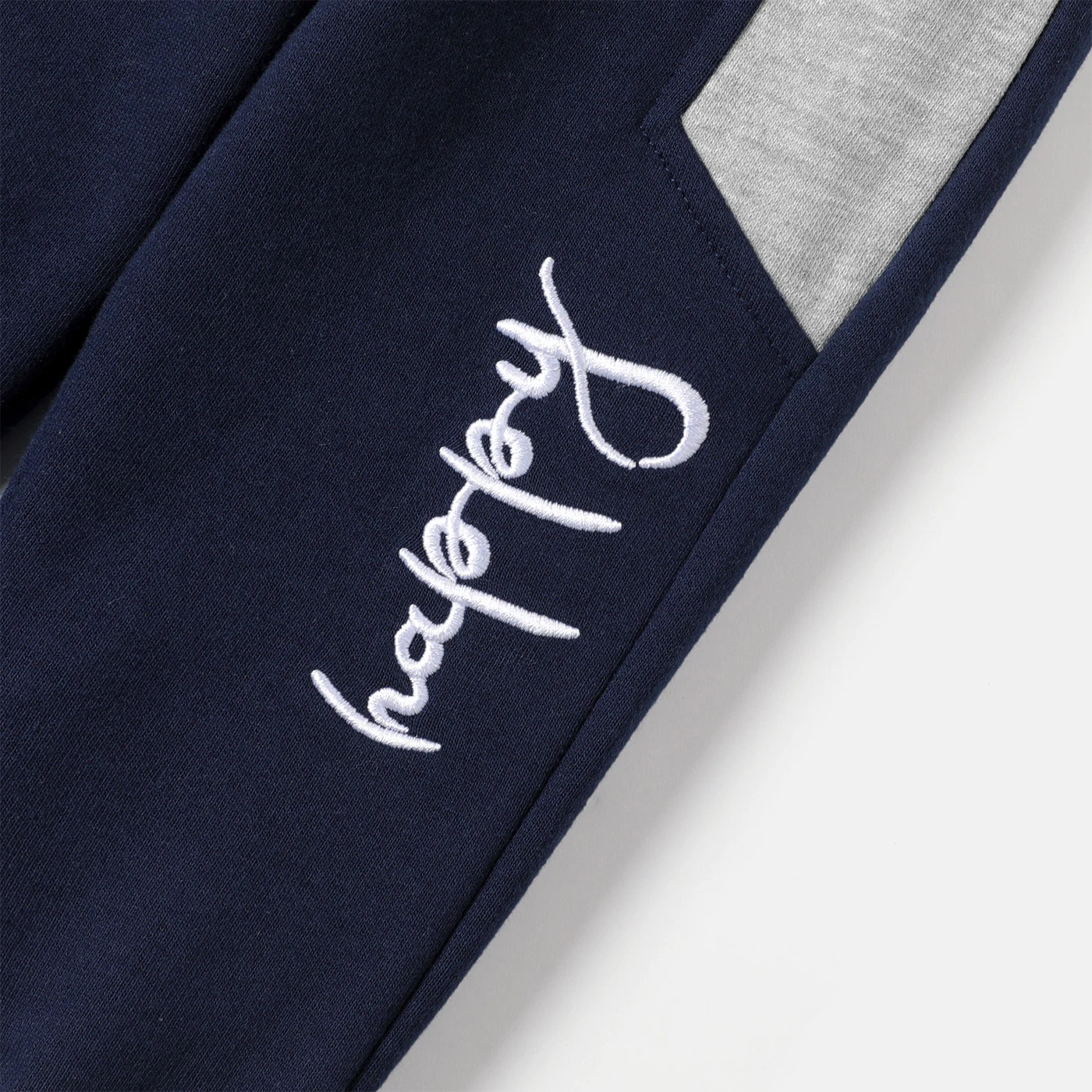 Conjunto deportivo de bebé con capucha, letras y bloques de color - imagen 5