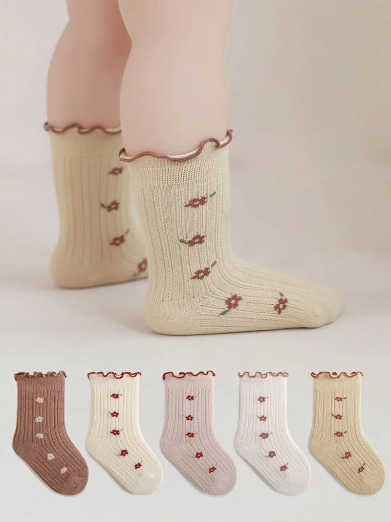Calcetines de encaje floral en color rosa con motivo floral