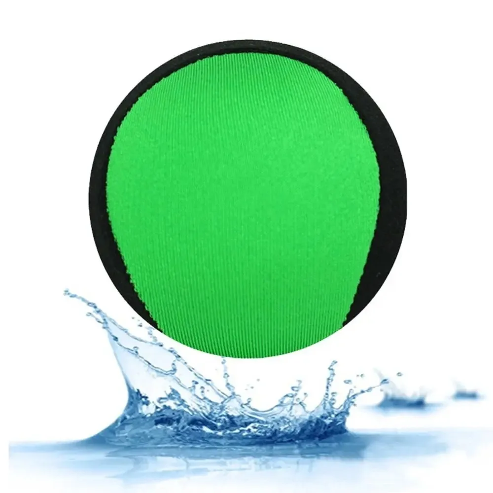 Pelota de agua en superficie
