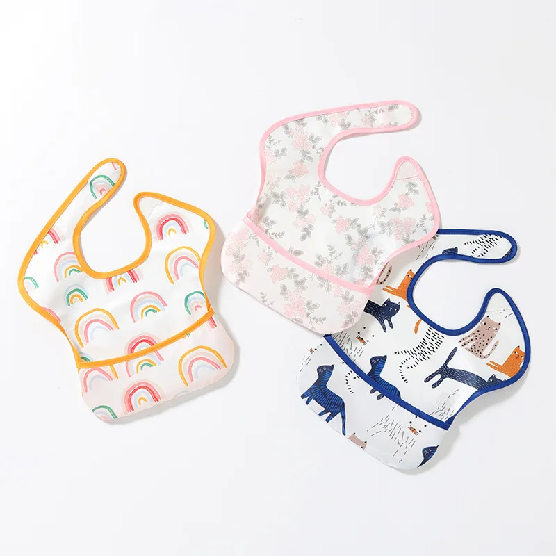 Babero con estampado de animales sonrientes