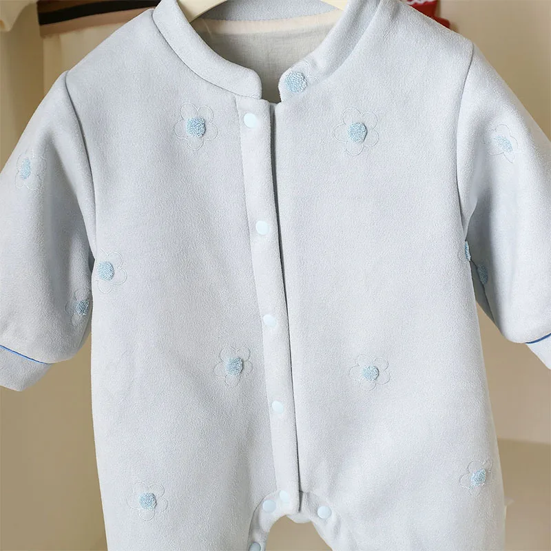 Conjunto de bebé bordado estilo chino – top y pelele azul - imagen 3