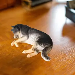 Figura realista de perro durmiente para niños – mini escultura
