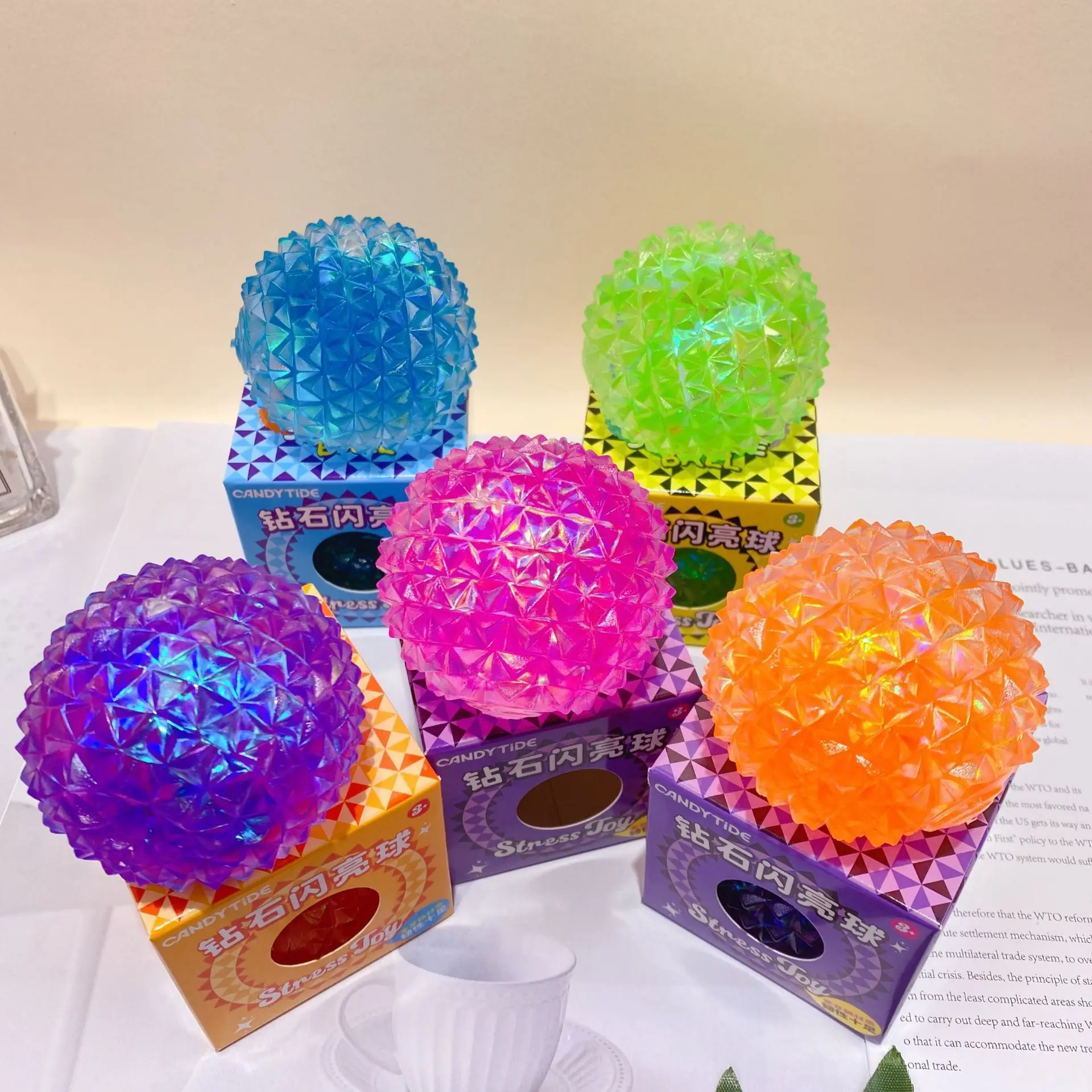 Bola antiestrés brillante en forma de diamante relajante para niños - imagen 2