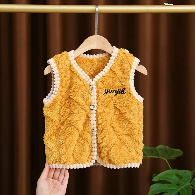 Detalle del tejido polar del chaleco infantil