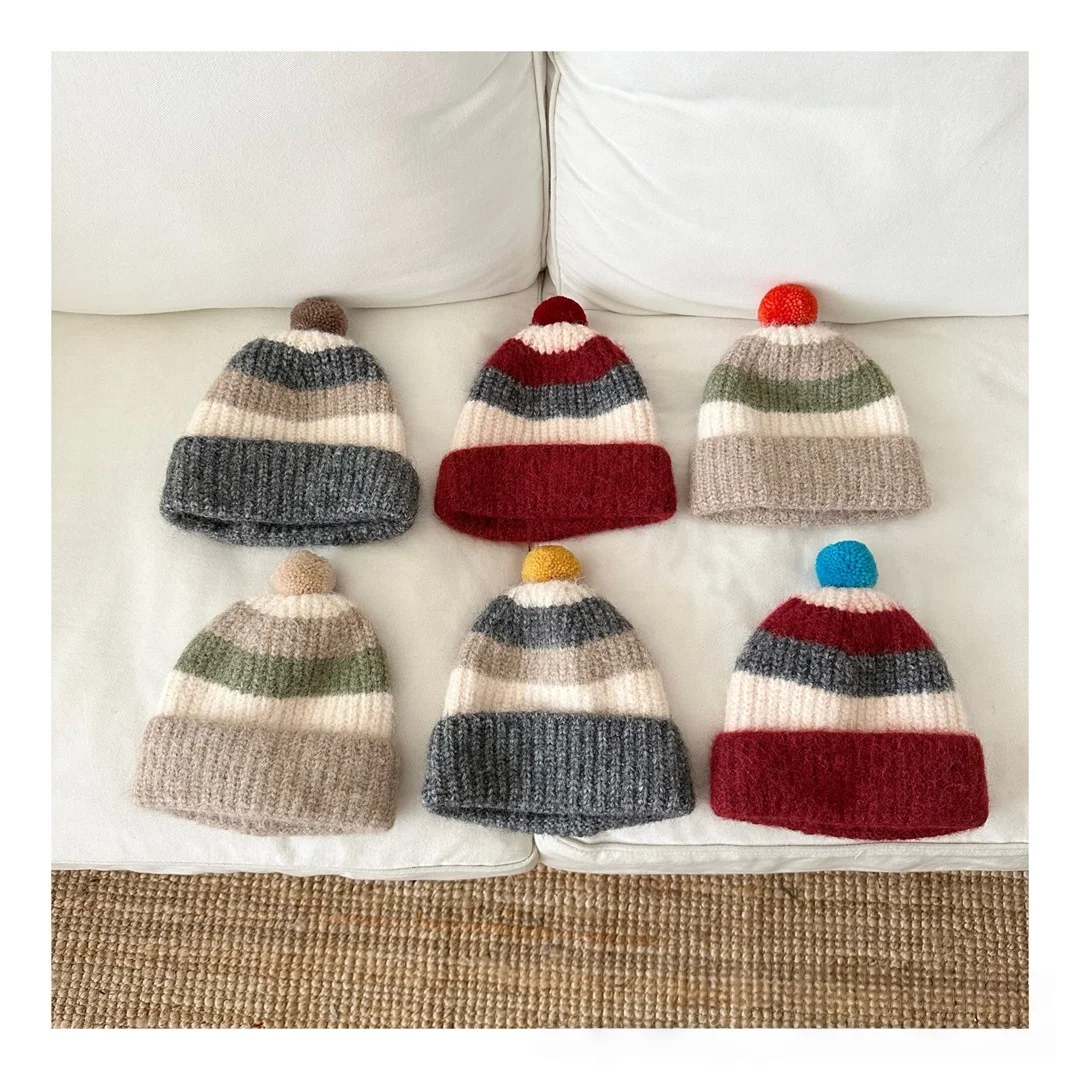 Gorro infantil MILANCEL con pompón y rayas de color
