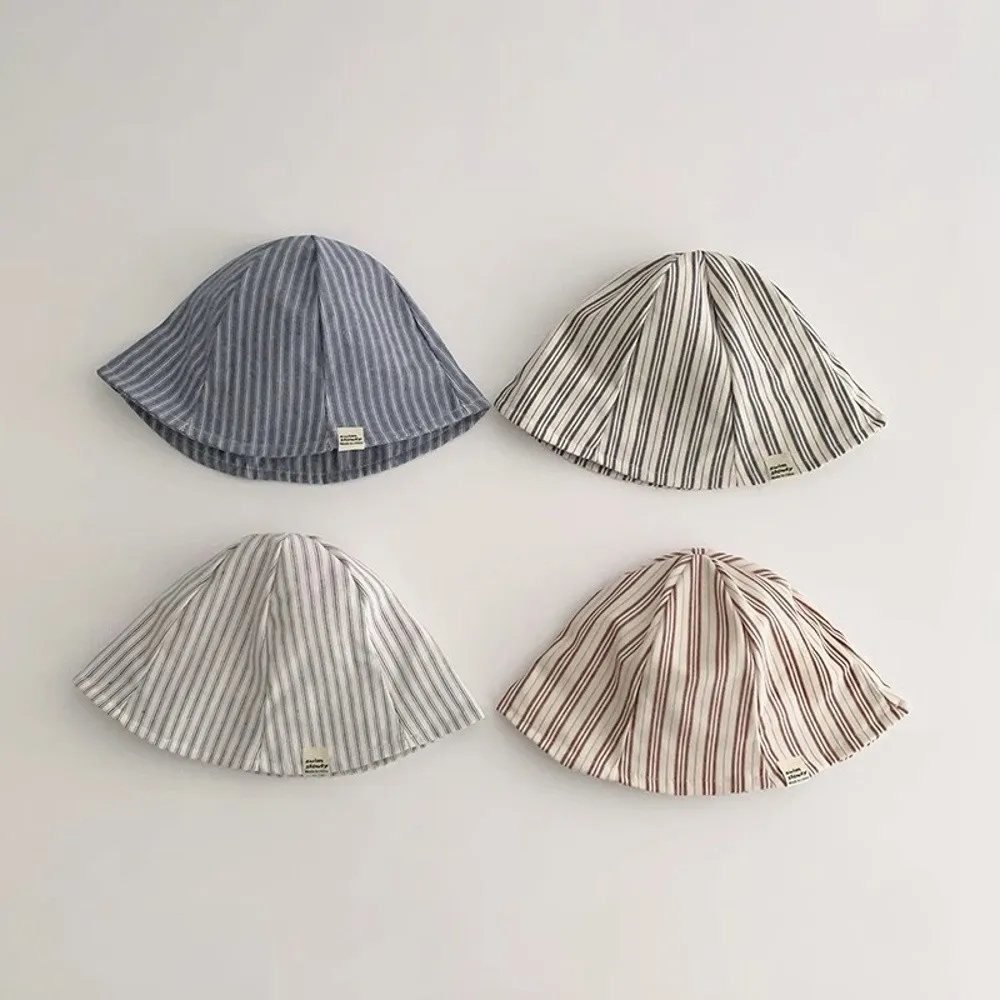 Detalle del patrón de rayas y acabado del gorro
