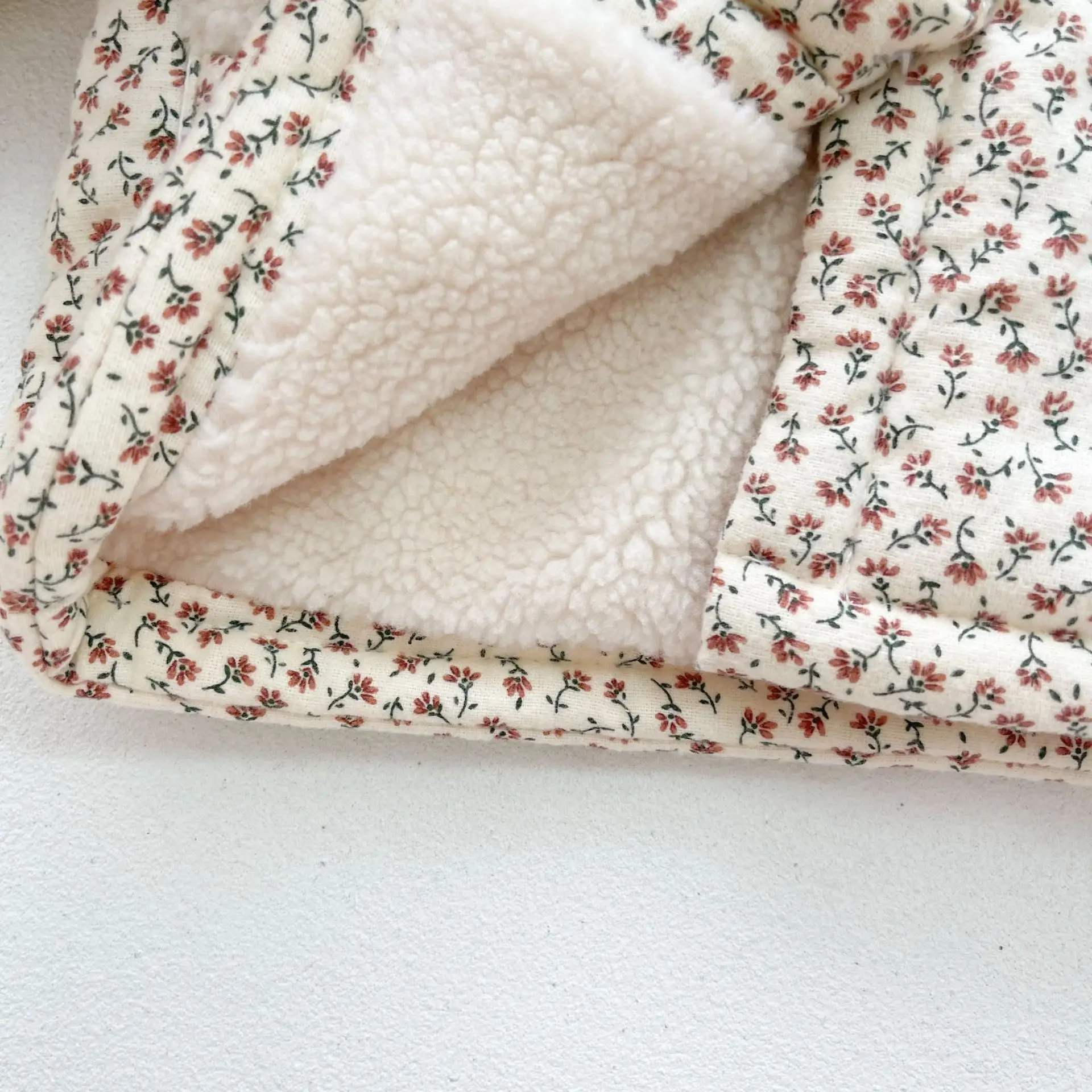 Abrigo de invierno acolchado de terciopelo para bebé con flores - imagen 2