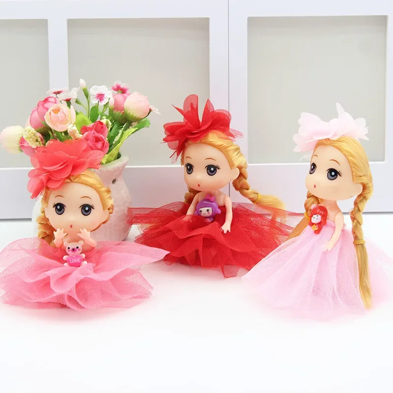 Vestido puesto sobre una muñeca de princesa