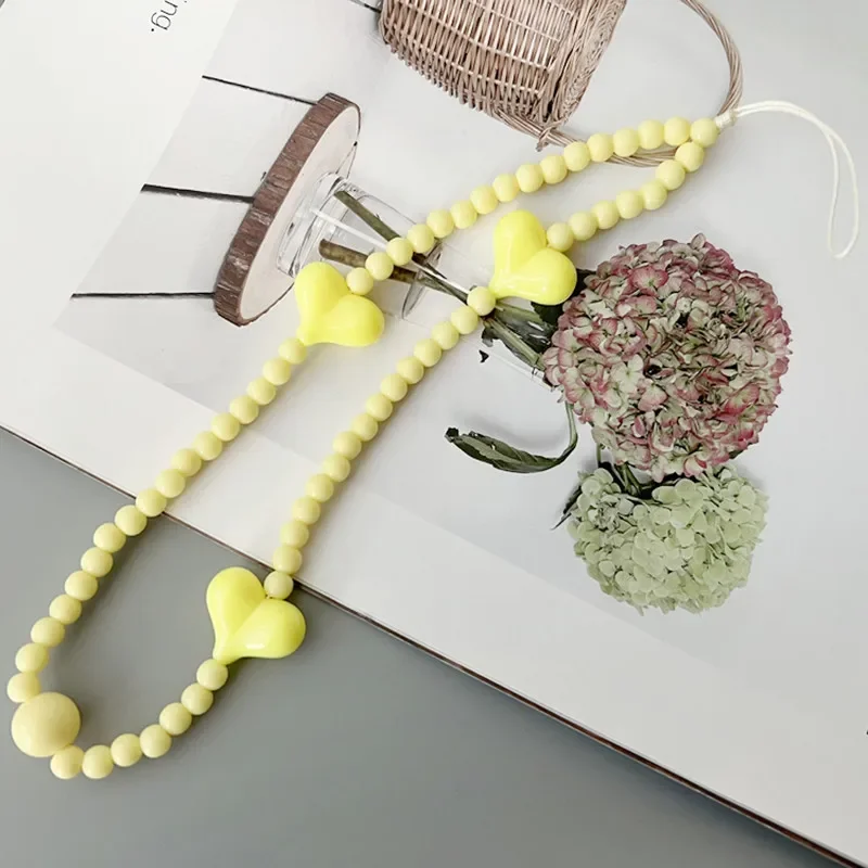 Colgante para móvil con cuentas acrílicas en forma de corazón - imagen 5
