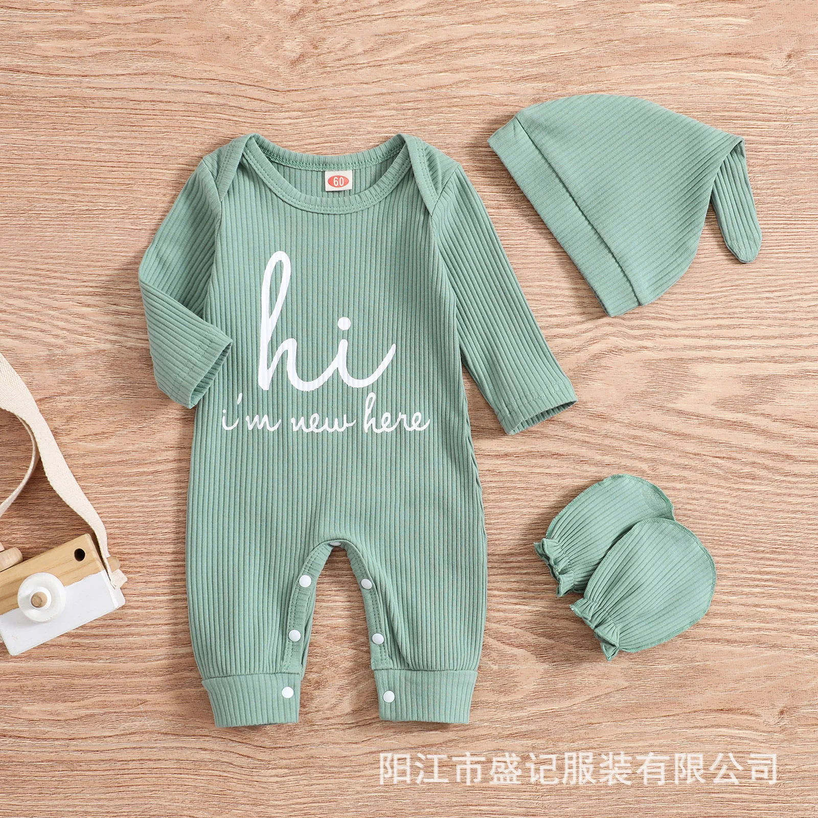 Conjunto de mameluco para bebé de otoño con letras y capota - imagen 3