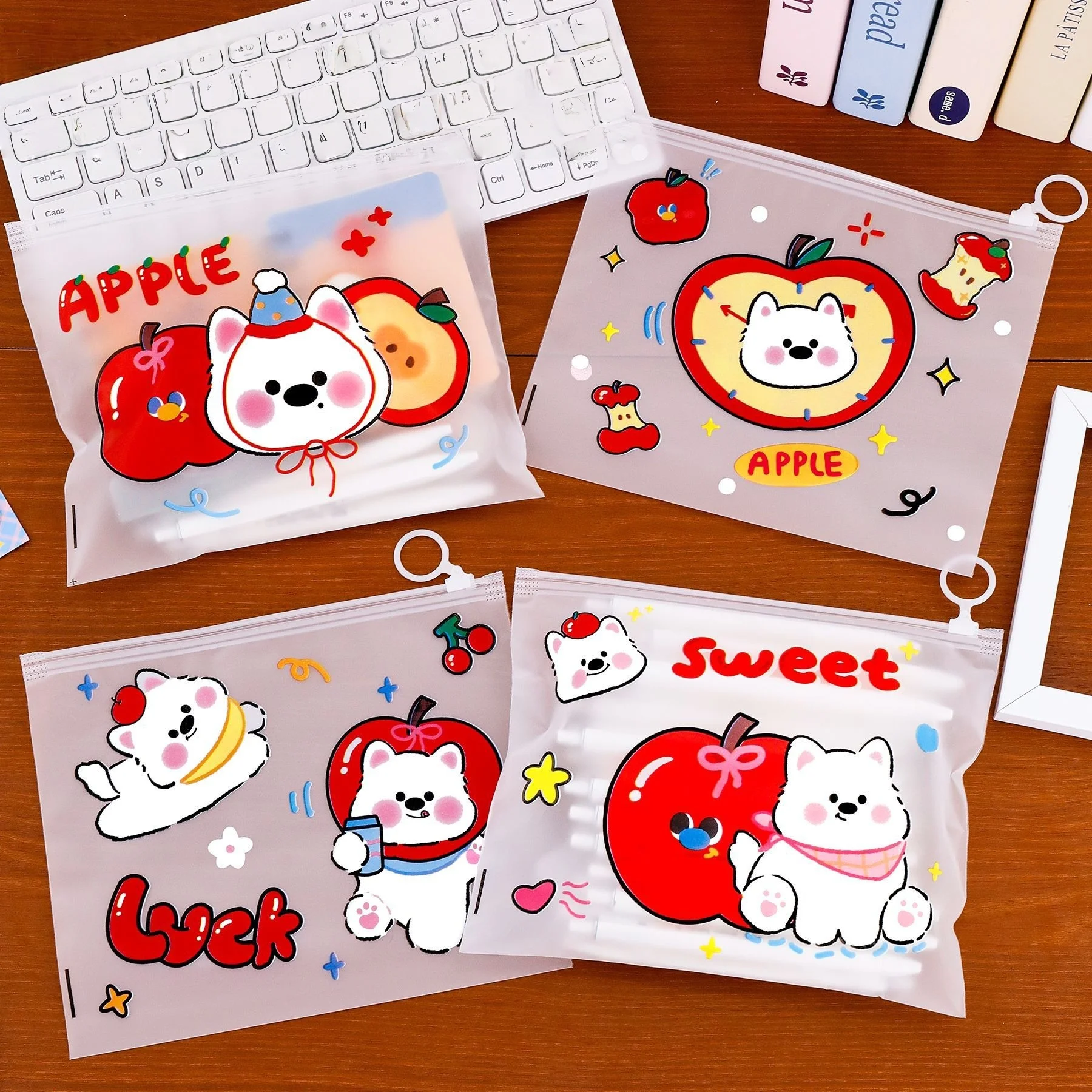 Carpeta con diseños de animales y colores