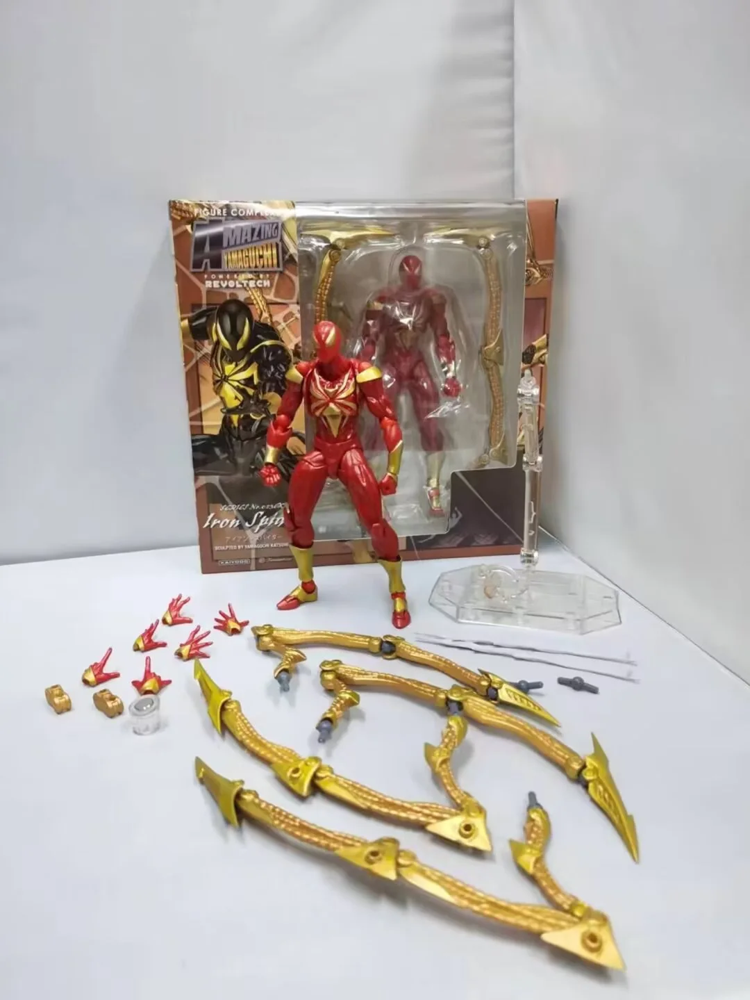 Figura Iron Spider articulada en rojo y negro
