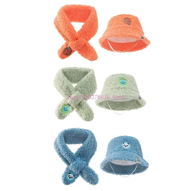 Detalle del forro polar del gorro para bebé