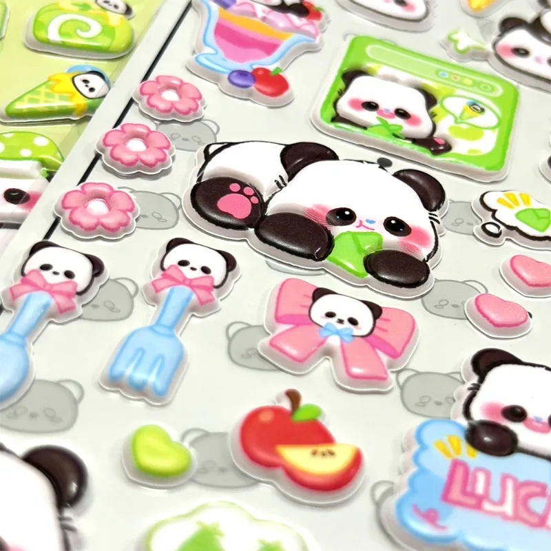 Variedad de diseños de panda en la lámina