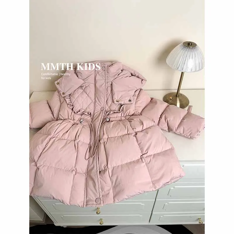 Parka infantil en uso mostrando comodidad y movilidad