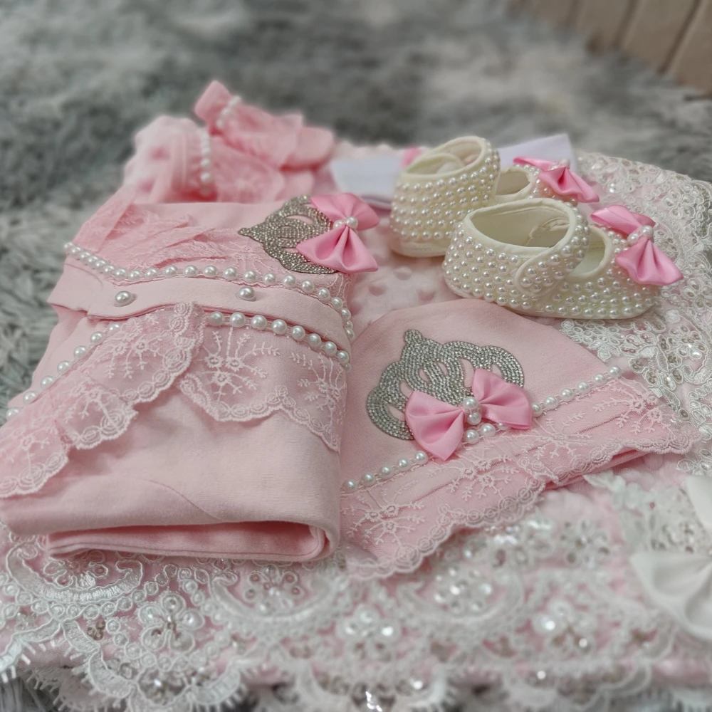 Conjunto de recién nacido niña en encaje y tul con capa boho - imagen 4