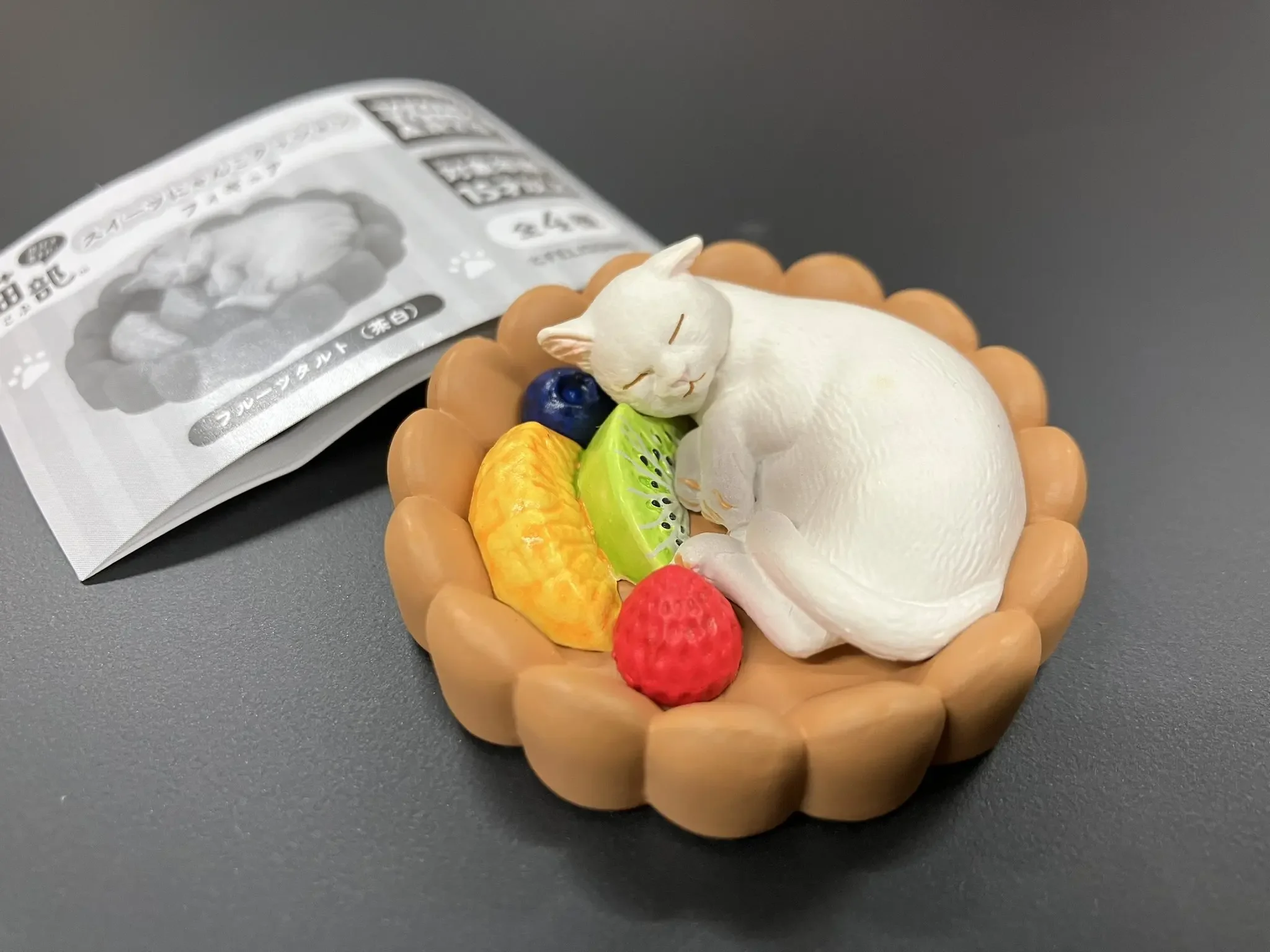 Felissimo Cat Club: figura cojín de gato blanco y negro - imagen 5