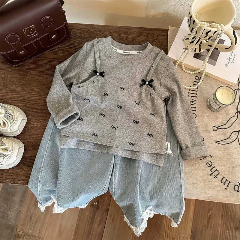 Ropa de moda para niños en entorno natural