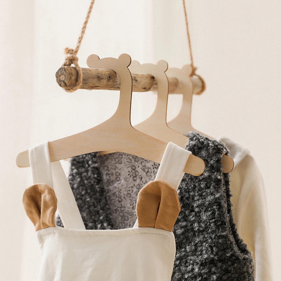 Perchas de madera creativas para bebé en set