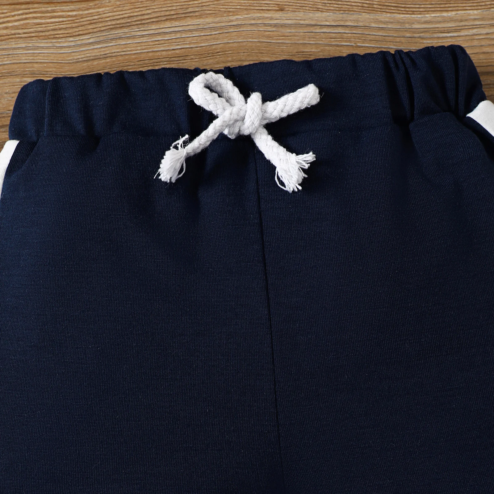 Conjunto de niño camiseta estrella y pantalones cortos a contraste - imagen 2