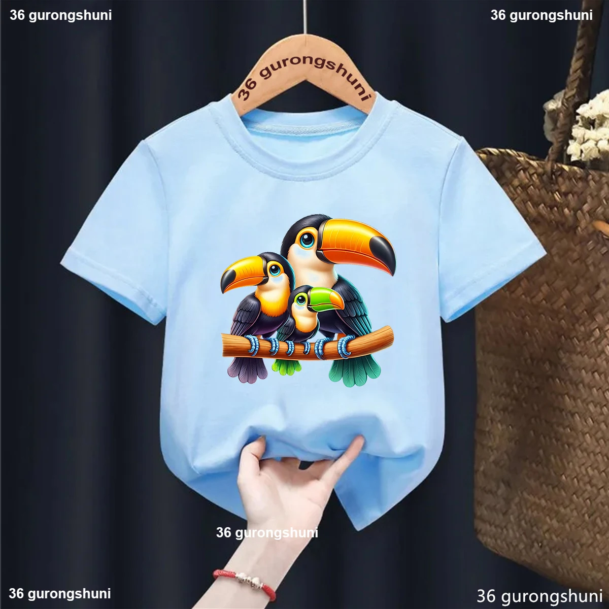 Camiseta infantil estampado tucán y arcoíris - imagen 3