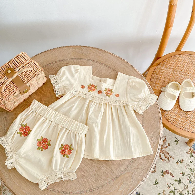 Conjunto verano niña MILANCEL: camiseta bordada y shorts
