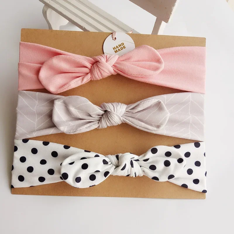 Conjunto de diademas en colores suaves