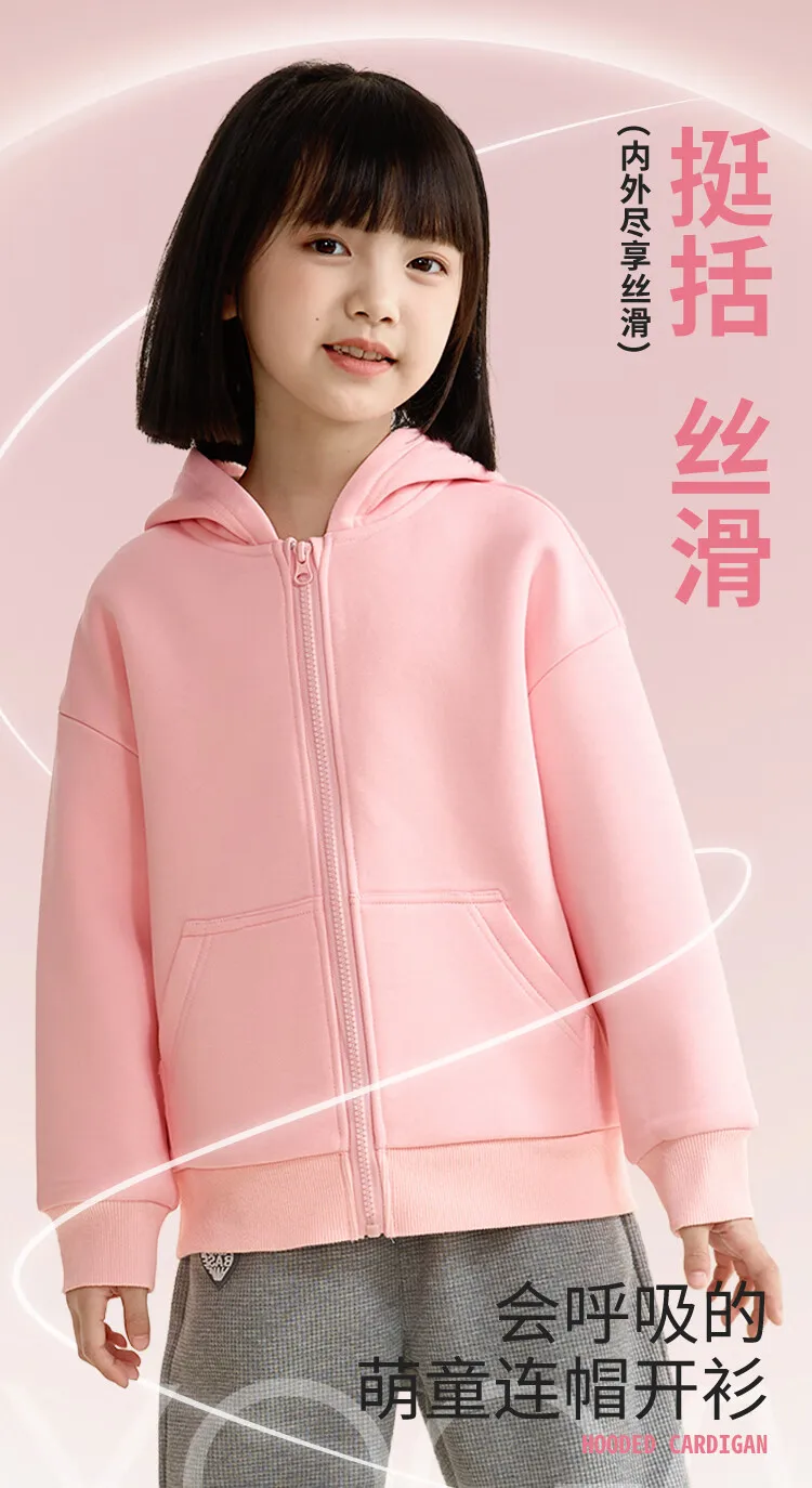 Detalle del tejido y acabado de la sudadera