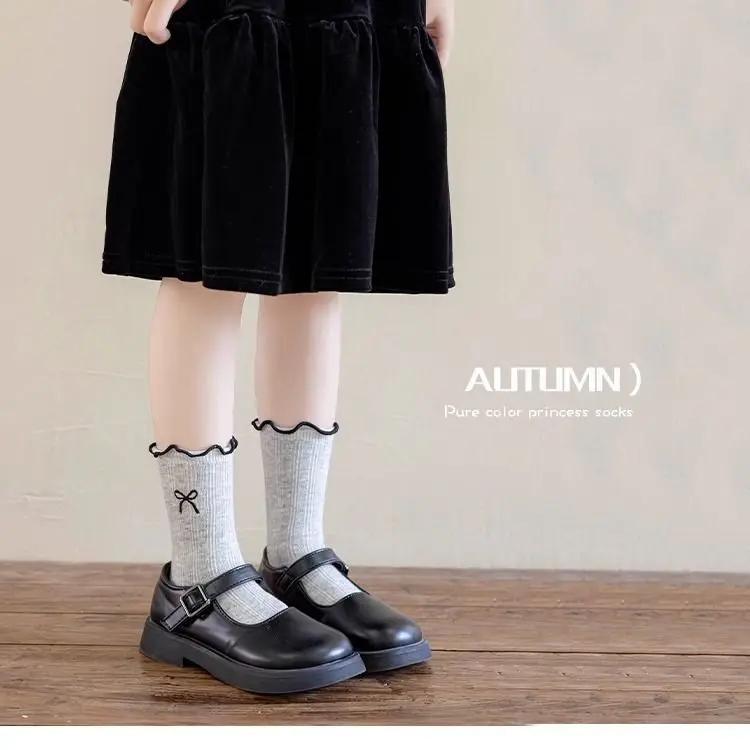 Calcetines con volantes y encaje