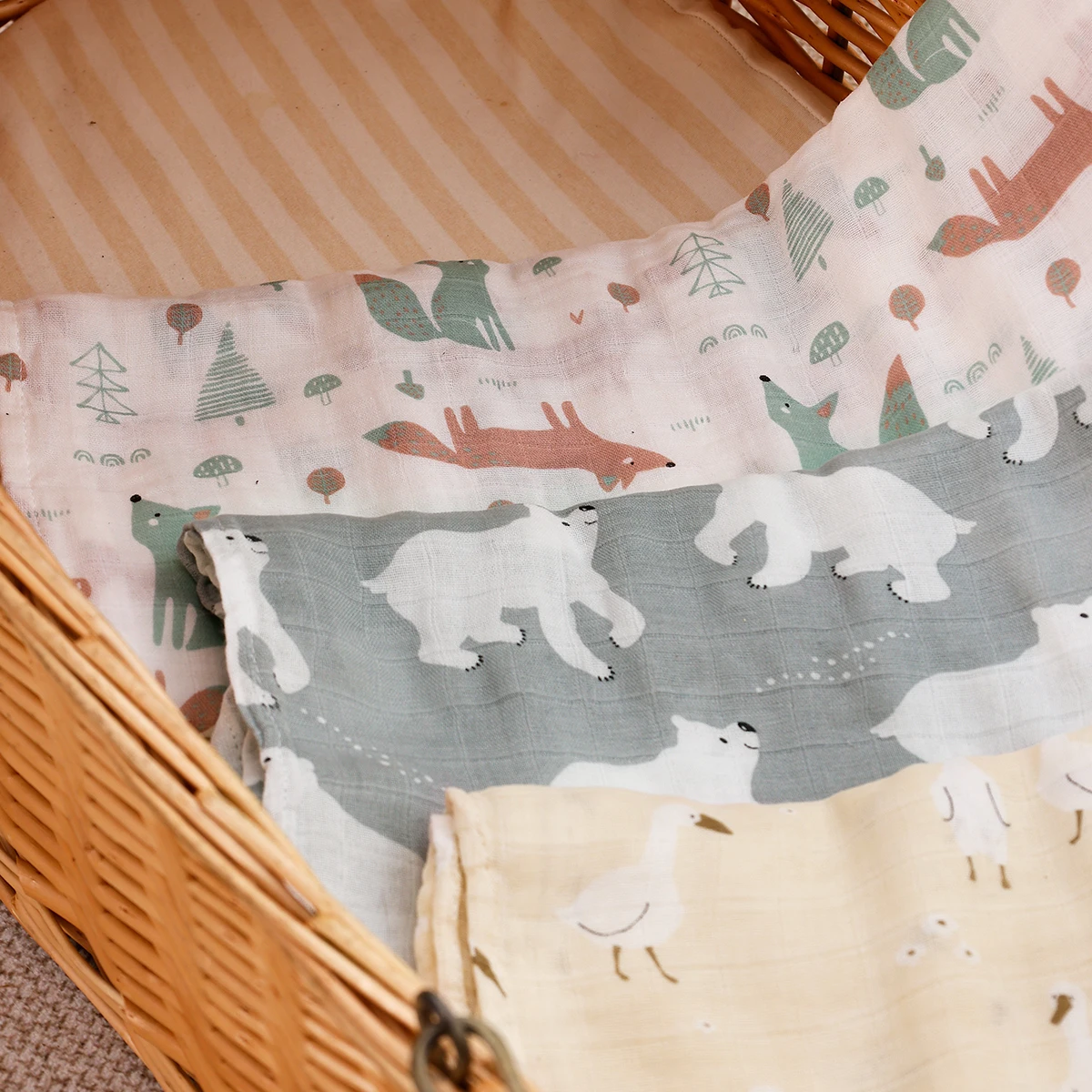 Set de 3 mantas de muselina con distintos estampados