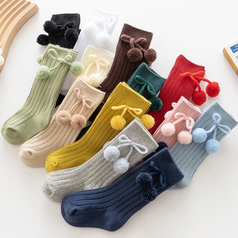 Calcetines de niña con bola de cereza – Estilo princesa sin costuras - imagen 2