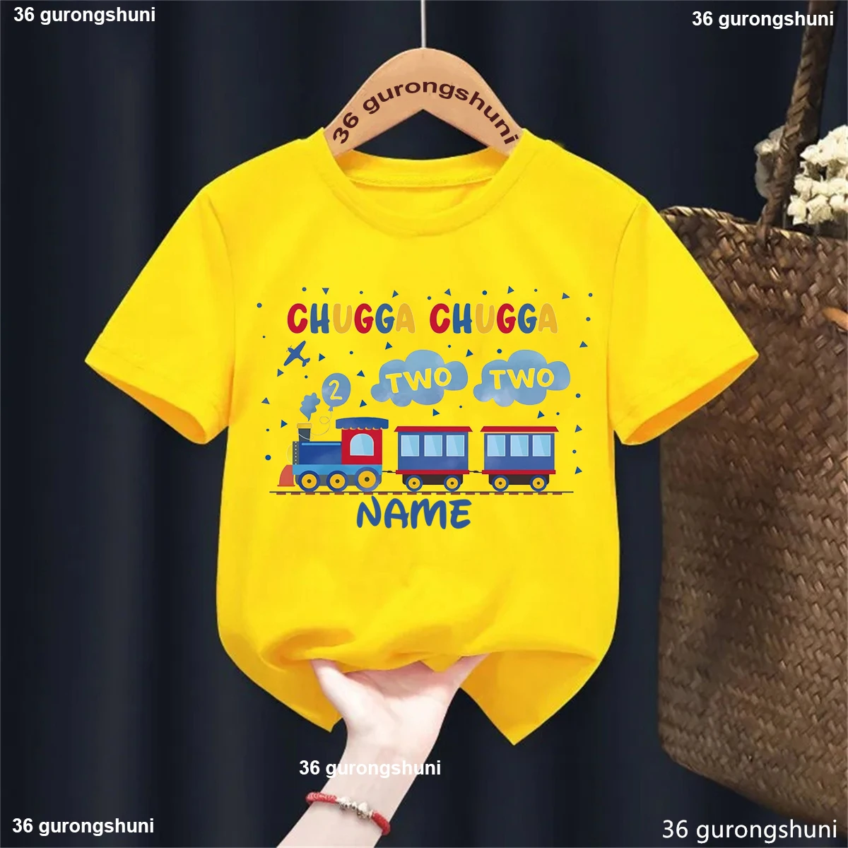 Camiseta amarilla con estampado infantil
