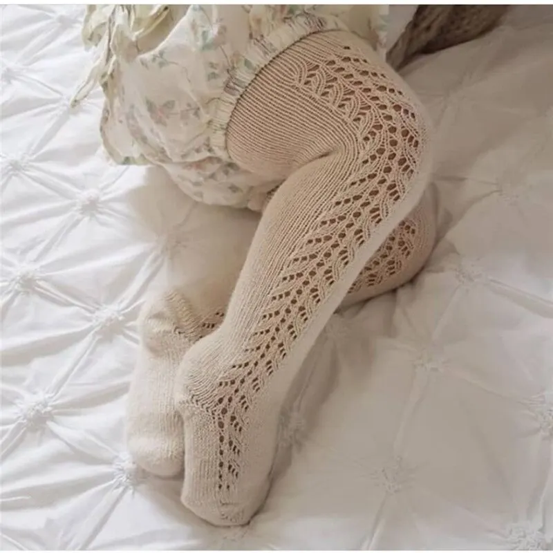 Medias de algodón transpirable para bebés y niñas – Estilo español clásico - imagen 2