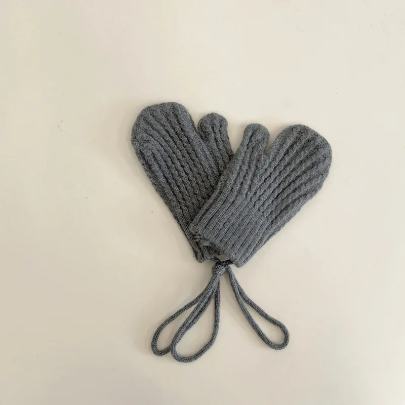 Manoplas de lana para niños con correa tejida en color liso y suaves