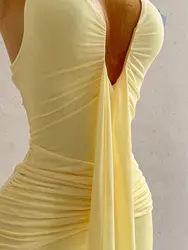 Vestido de verano plisado con espalda descubierta y escote profundo